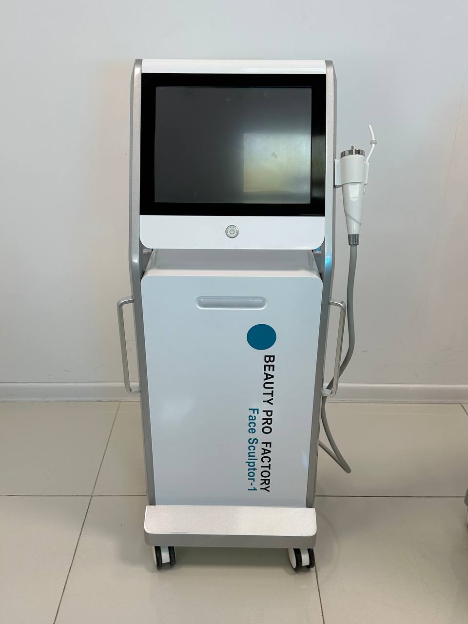 Аппарат микроигольчатого RF Face Sculptor-1 (напольный корпус). Патент №233236