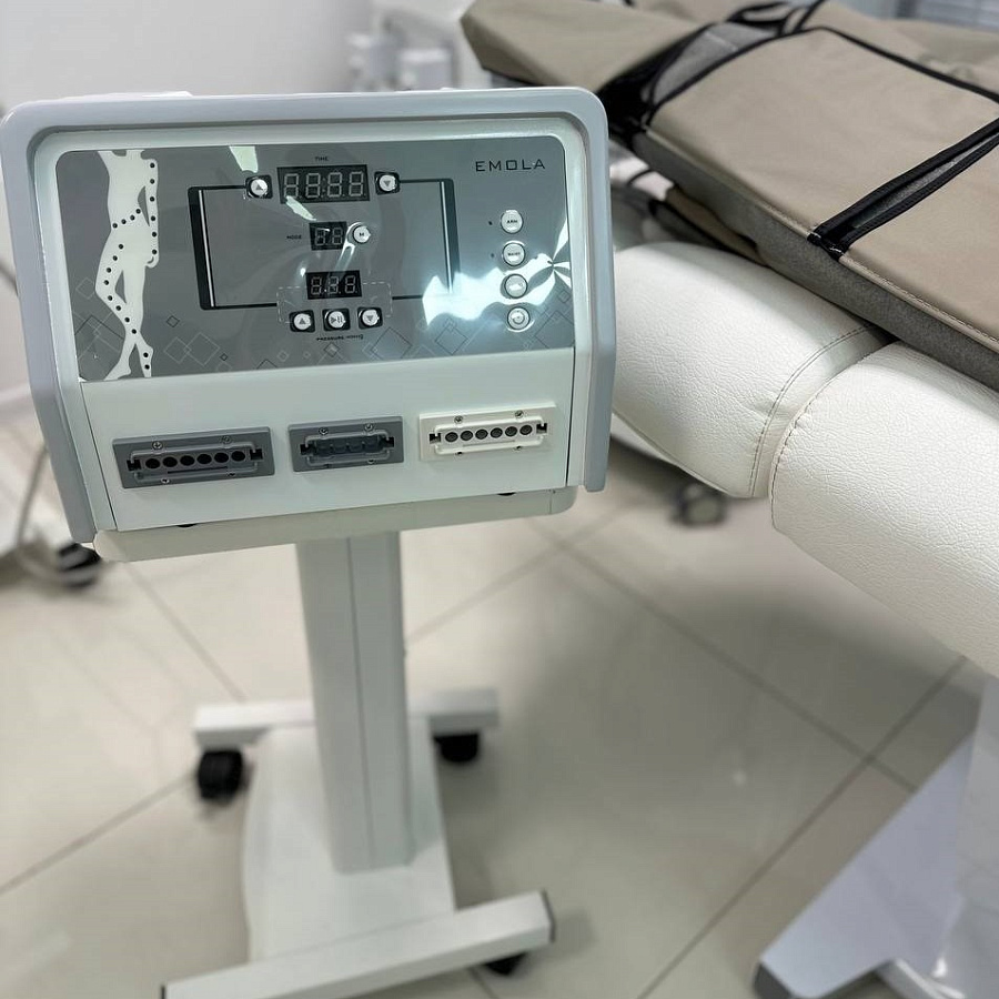 Аппарат прессотерапии EMOLA (36 камер)