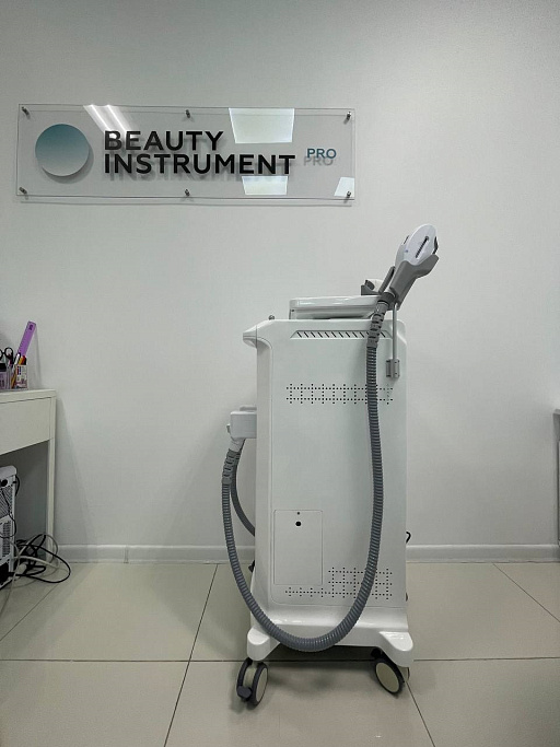 Купить Гибридный лазер (755/808/1064 + Elos) "Beauty Instrument Hybrid Prof Pro" с 2 насадками 15*15 мм и 15*30 мм по цене 
