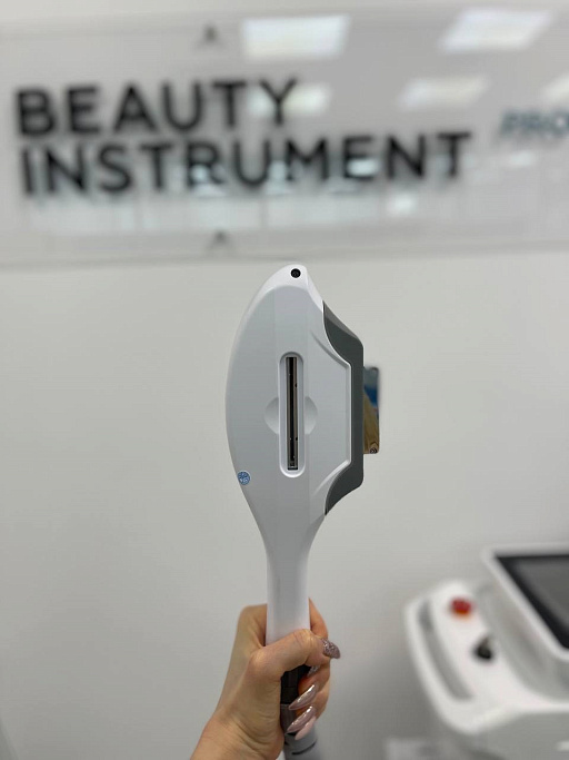 Купить Гибридный лазер (755/808/1064 + Elos) "Beauty Instrument Hybrid Prof Pro" с 2 насадками 15*15 мм и 15*30 мм по цене 