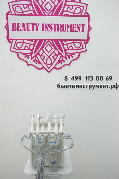 Купить Косметологический комбайн W05X по уходу за кожей лица 6 в 1 (RL-D07) по цене 